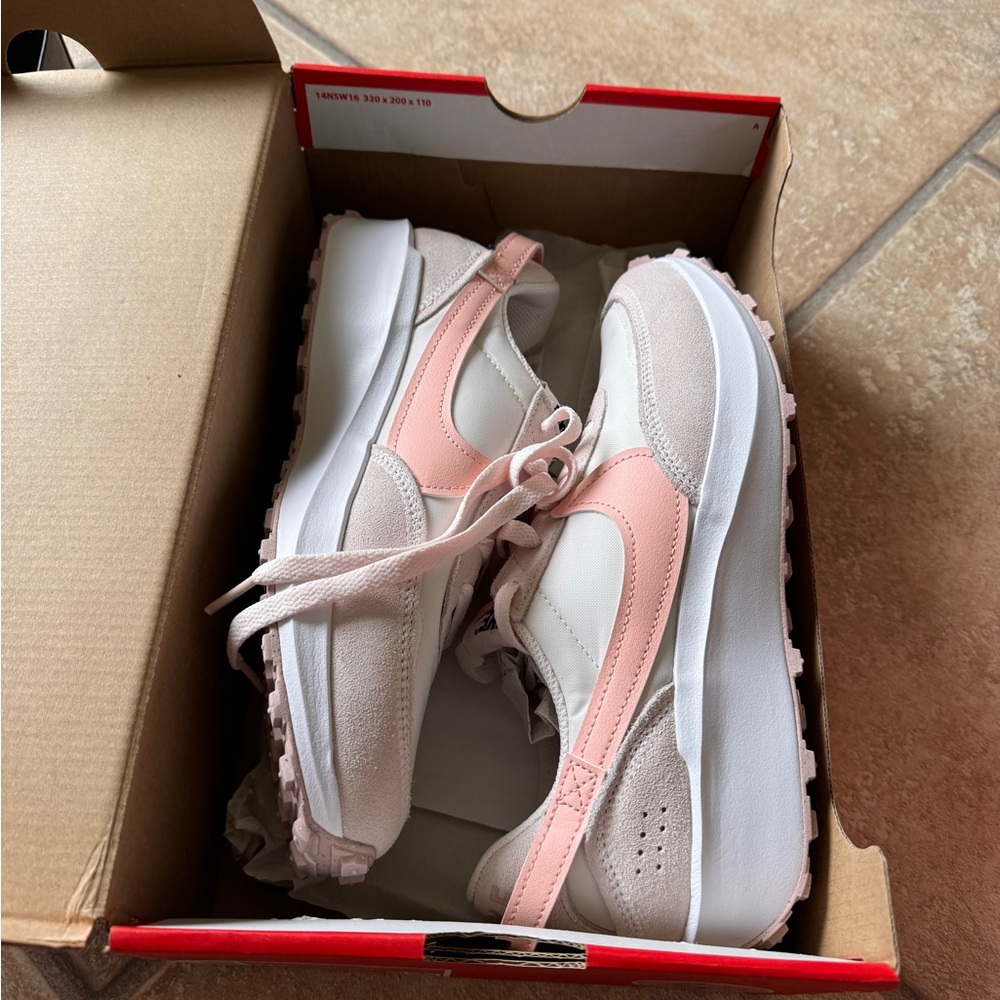 New in box women’s size 8.5 waffle debut color light soft pink